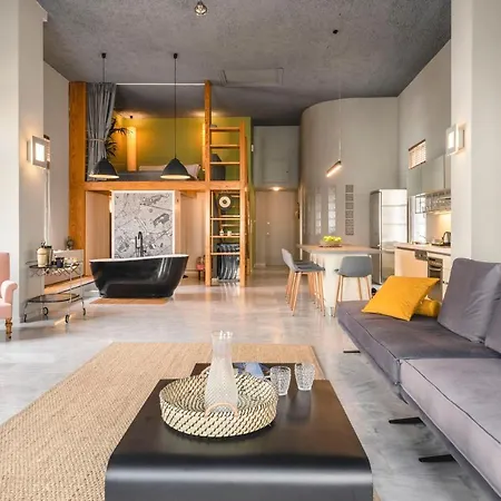 Heart Superior Loft Under Acropolis Apartment