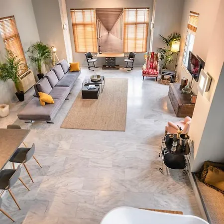 Heart Superior Loft Under Acropolis Apartment